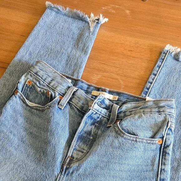 Levi’s Wedgie Straight Jeans | Size 24 | Raw Hem High Rise Vintage Wash - Picture 1 of 9